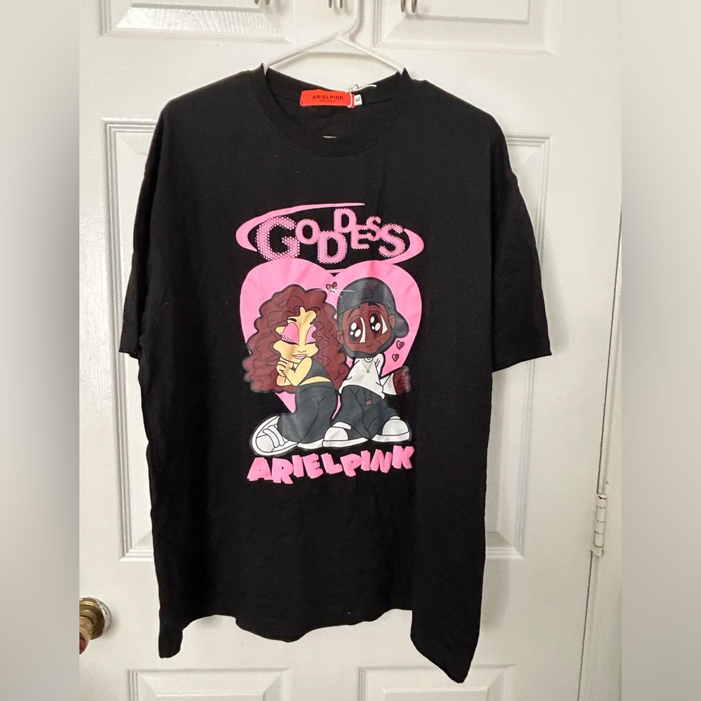 Goddess Graphic Short Sleeve Tee in Black & Pink